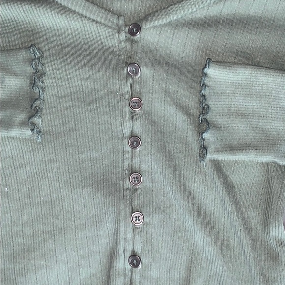 XS army green button down long sleeve crop top AE - Picture 2 of 3